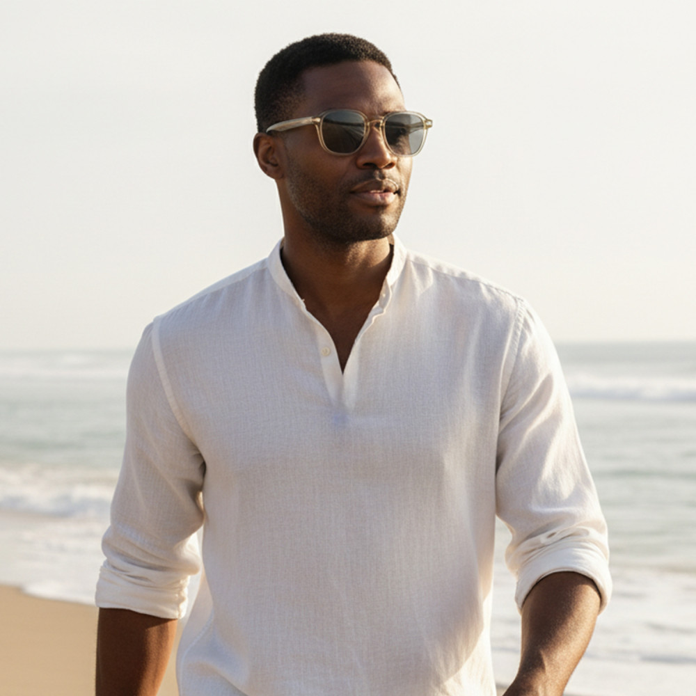 Détail monture lunettes transparentes crystal