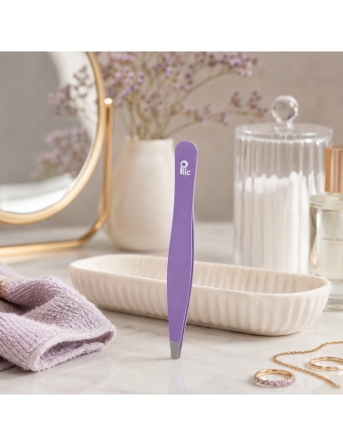 Crab tip tweezers for eyebrows