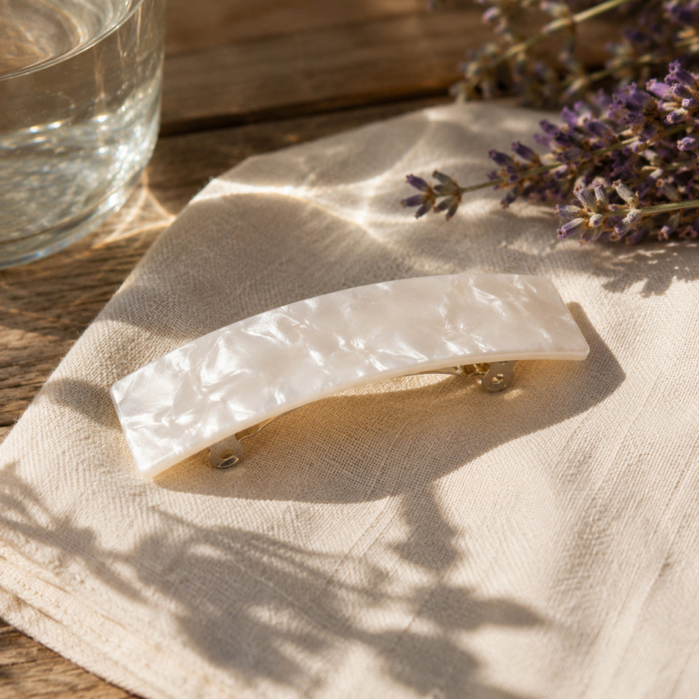 Barrette cheveux tendance en acétate blanc nacré