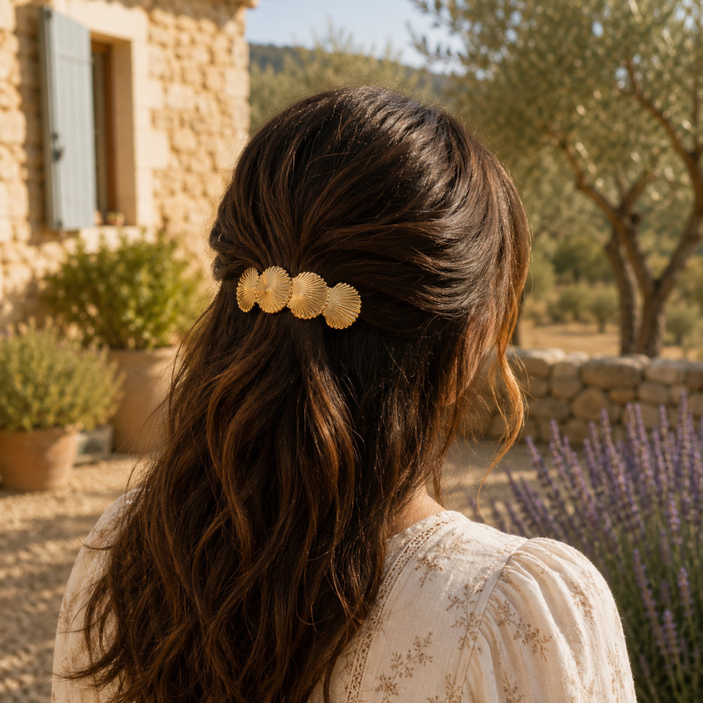 Barrette cheveux coquille marine dorée élégante