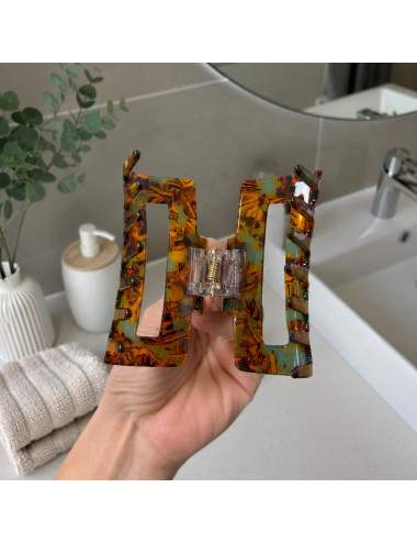 Brown glossy hair accessory