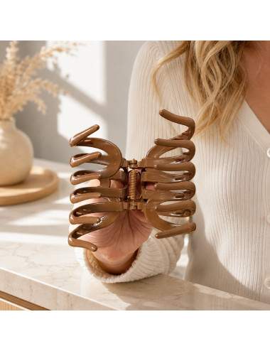 Women's oversized brown hair clip