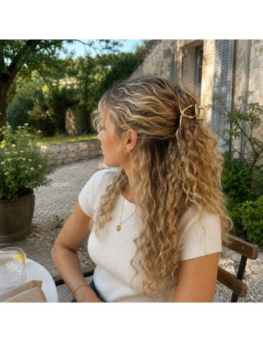 Elegant gold metal hair accessory