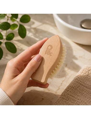 Beech wood nail brush with natural silk bristles