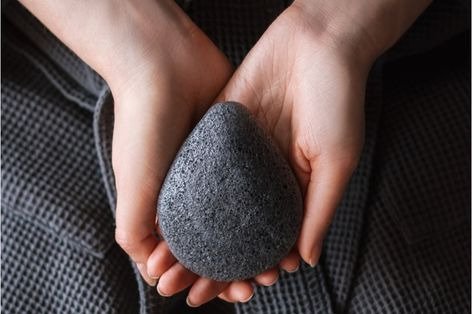 What are the benefits of the Konjac sponge? 